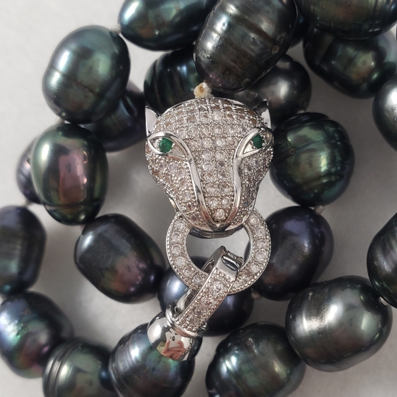 11mm Black Pearl Necklace with Tiger closure - Picture 2 of 6